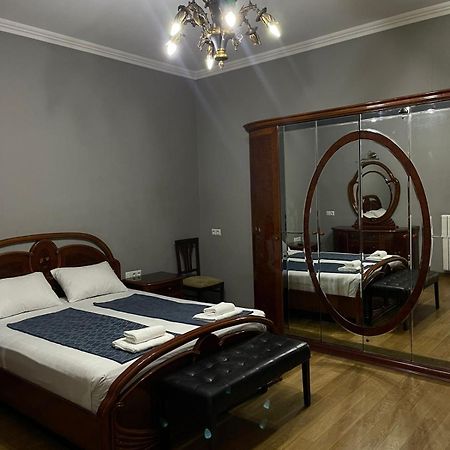 Apartment Anzi Batumi Bagian luar foto