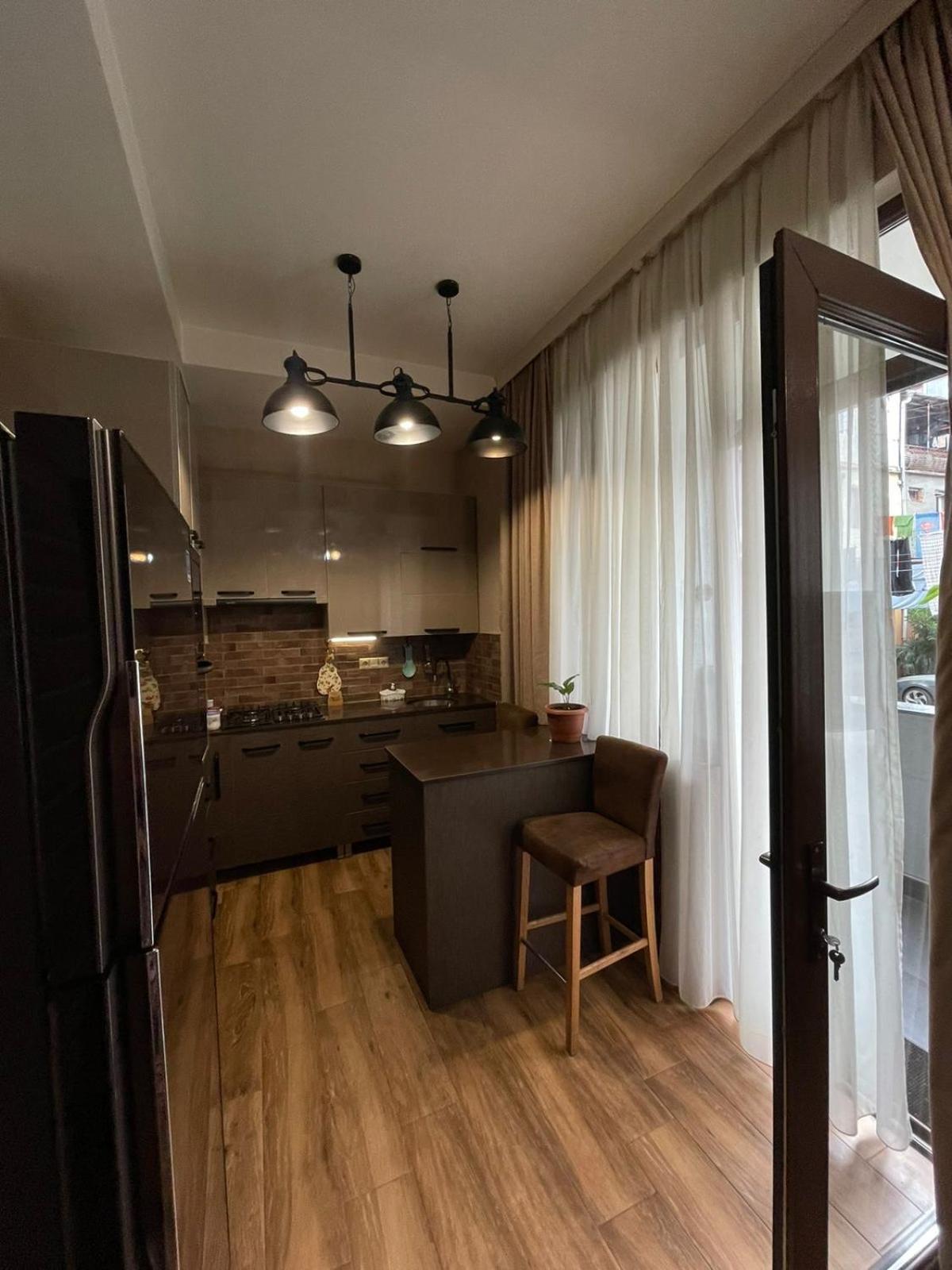 Apartment Anzi Batumi Bagian luar foto