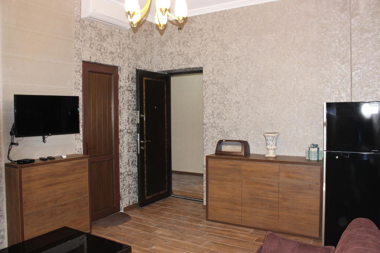 Apartment Anzi Batumi Bagian luar foto