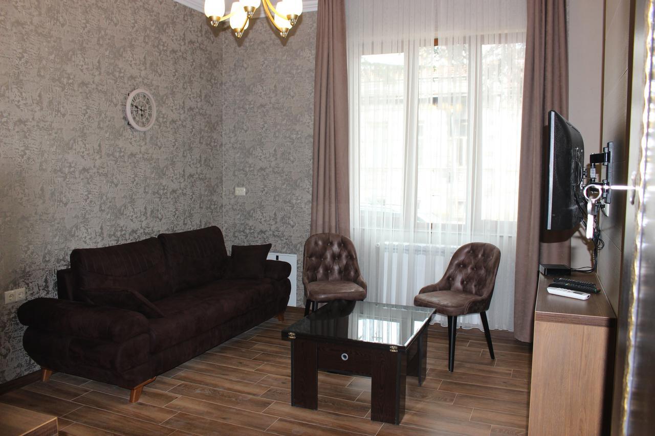 Apartment Anzi Batumi Bagian luar foto