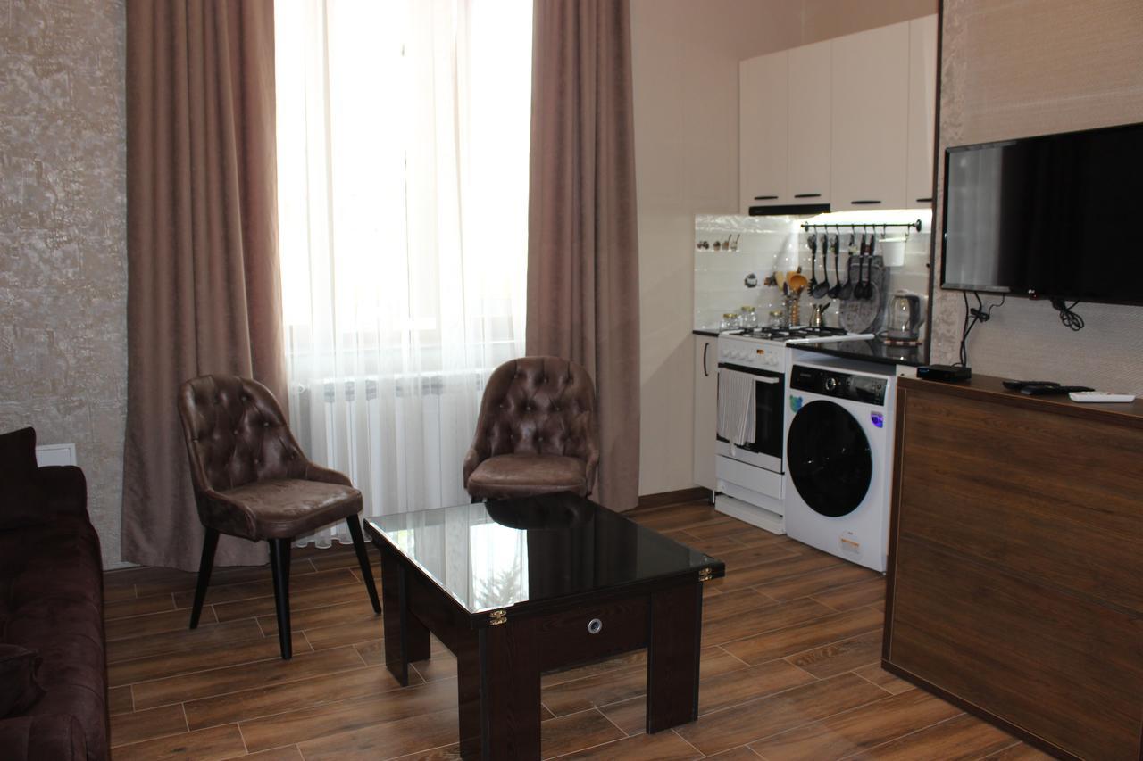 Apartment Anzi Batumi Bagian luar foto