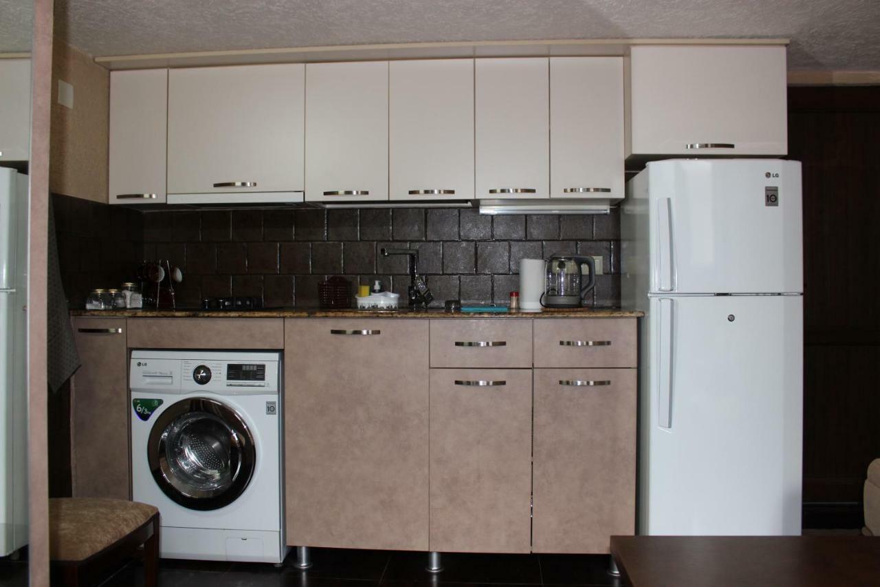 Apartment Anzi Batumi Bagian luar foto