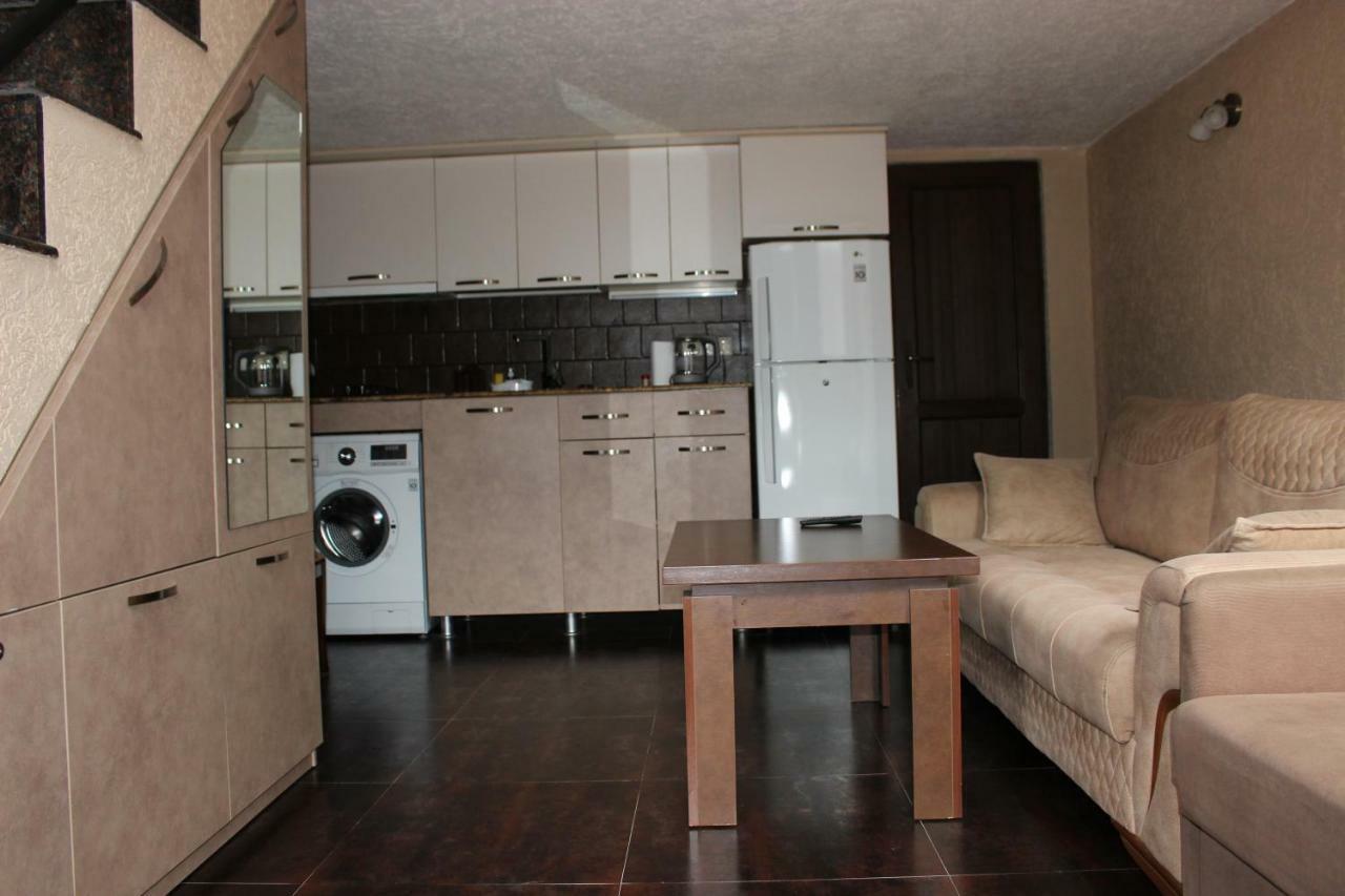 Apartment Anzi Batumi Bagian luar foto